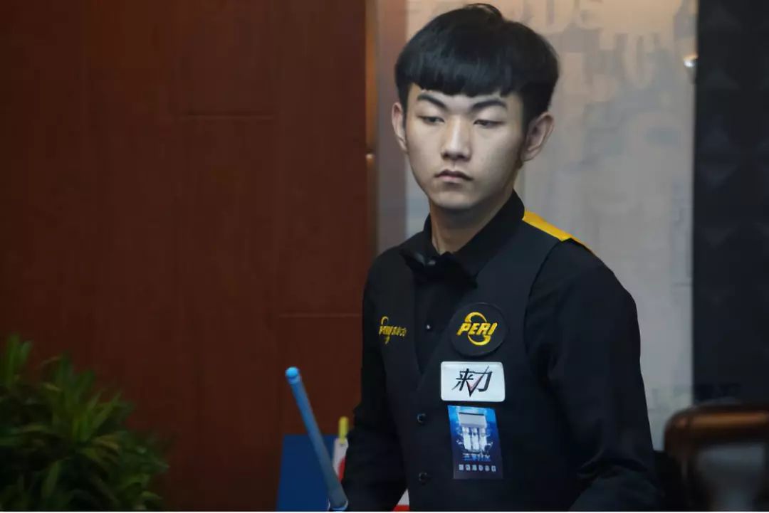 的后卫梯队 的后卫梯队