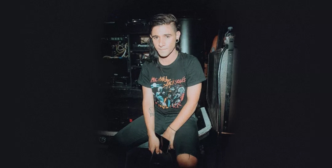 足出战百余 足出战百余